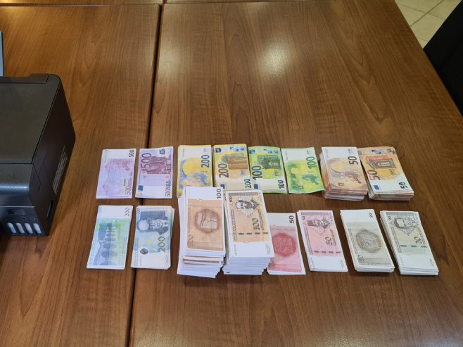 PU Doboj  - maloljetnik falsifikovane novčanice - Foto: SRNA