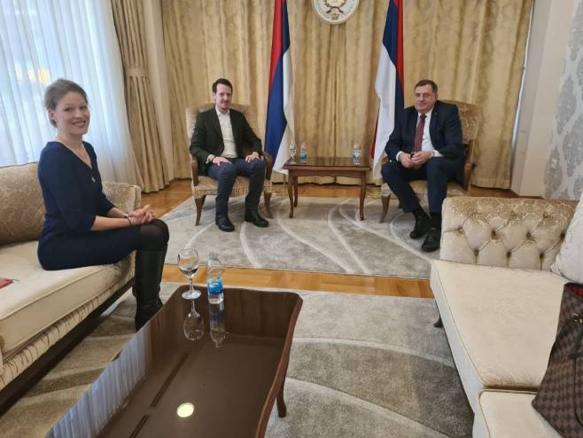 Milorad Dodik sa Karađorđevićima - Foto: Twitter