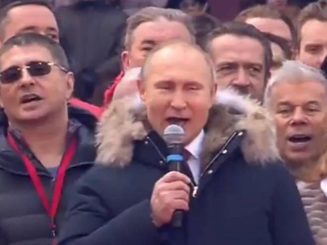 Vladimir Putin zapevao himnu sa 130 hiljada ljudi - Foto: Screenshot/YouTube