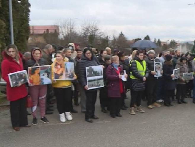 Srbi iz Podrinja na protestu pred Sudom BiH - Foto: RTRS