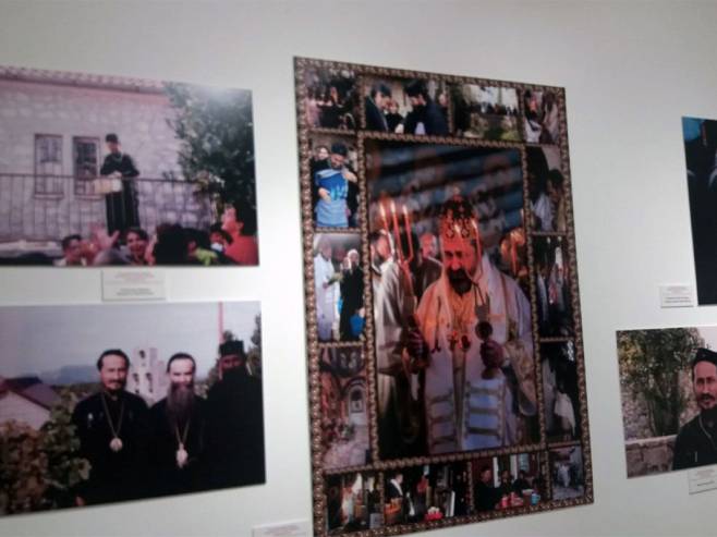 Otvorena izložba fotografija o vladici Atanasiju - Foto: SRNA