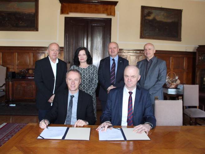 Rektori Đokić i Gajanin potpisali sporazum o saradnji (Foto: Twitter/@UniverzitetBL) - 