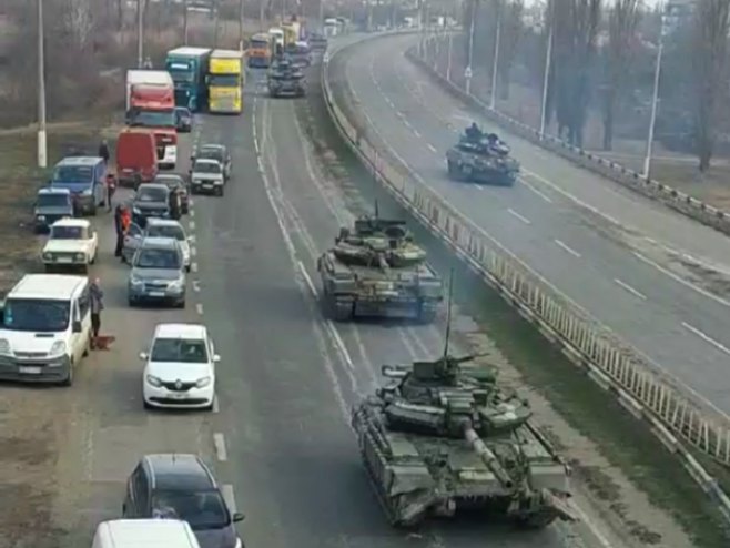 Evakuacija građana iz grada Herson - Foto: RTRS