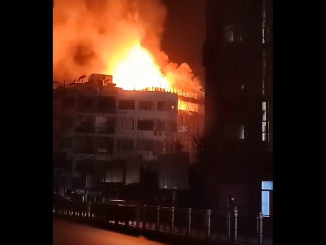 Požar u tržnom centru u Damasku (Foto: Screenshot/Facebook) - 