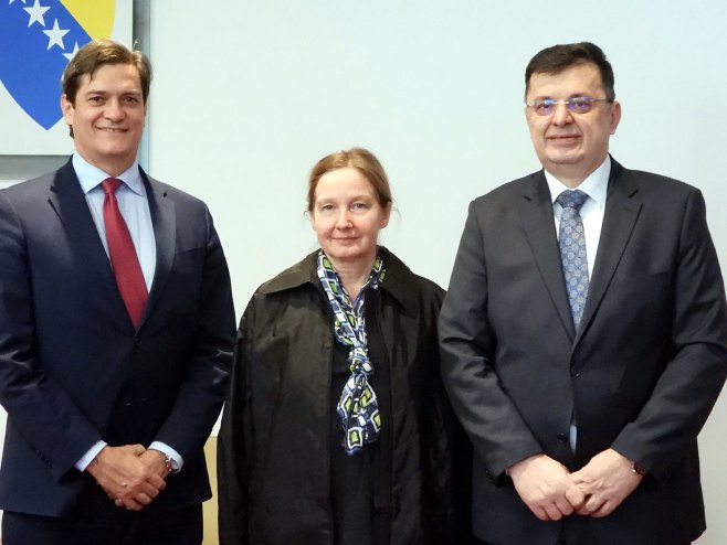 Tegeltija razgovarao sa regionalnom direktorkom SB Van Gelder Tegeltija razgovarao sa regionalnom direktorkom SB Van Gelder - Foto: RTRS