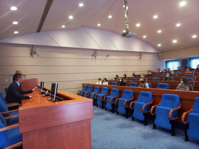 Parlament Srpske ugostio 40 učenika iz Doboja - Foto: SRNA