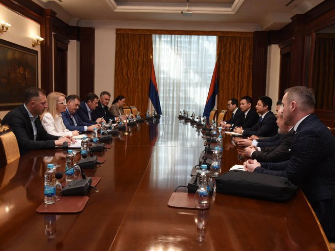 Dodik sa predstavnicima kineske kompanije Sinohidro korporejšn limited - Foto: SRNA