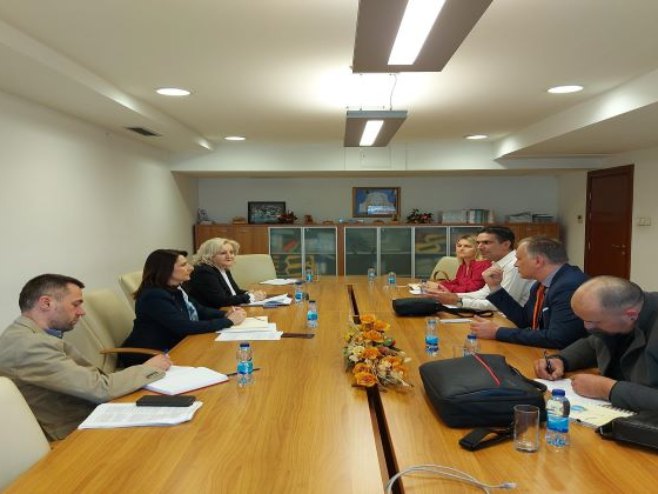 Suzana Gašić sa Sašom Trivićem i Bojanom Risovićem (foto: vladars.net) - 