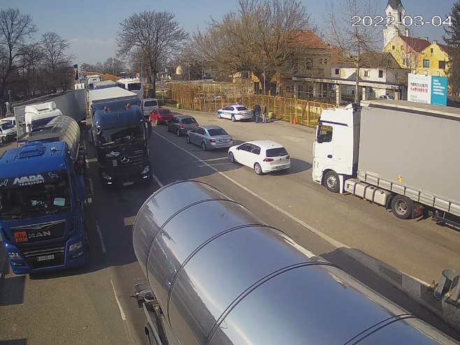 Granični prelaz Gradiška – ulaz u Srpsku (foto: ams-rs.com) - 