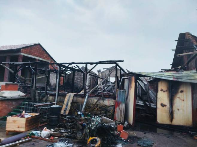 Požar u preduzeću "Drvopromet" kod Novog Grada Požar u preduzeću "Drvopromet" kod Novog Grada - Foto: SRNA