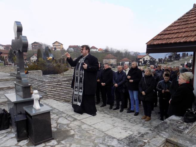 U Bratunacu parastos i polaganje cvijeća za poginule Srbe iz Sarajevskih opština - Foto: SRNA