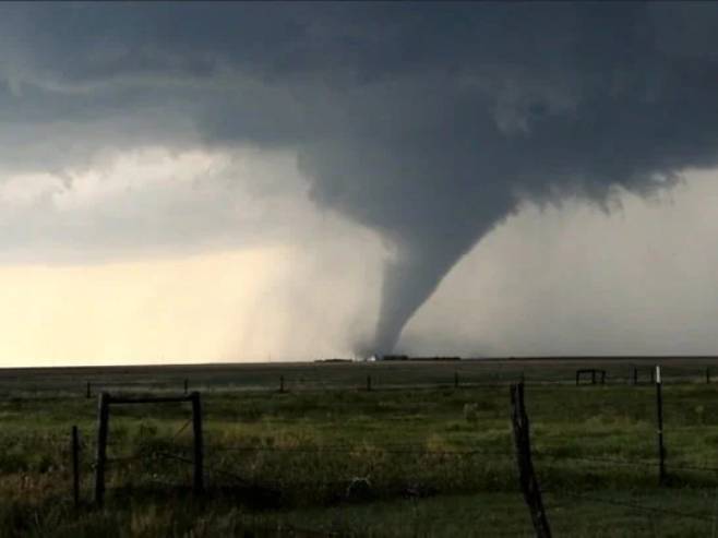 Tornado (Foto: Screenshot / AccuWeather) Tornado (Foto: Screenshot / AccuWeather) -