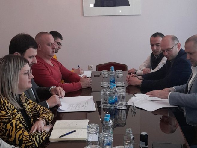 Ugovor o učešću grada Prijedora na biciklističkoj trci Beograd - Banjaluka - Foto: RTRS