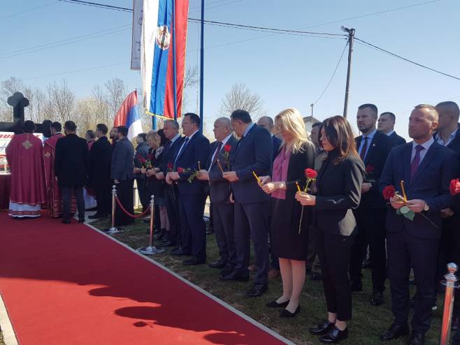 Pomen za srpske žrtve u Sijekovcu - Foto: RTRS