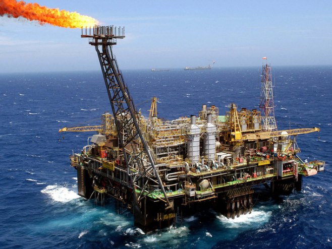 Naftna platforma u Brazilu (Foto: EPA-EFE/Marcelo Sayao, ilustracija) - 