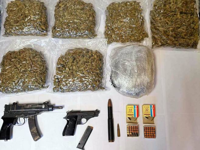U Beogradu policija zaplijenila marihuanu, oružje i municiju - Foto: SRNA