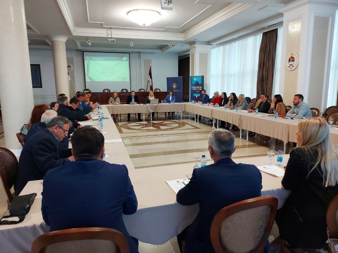 Sastanak sa privrednicima Sastanak sa privrednicima - Foto: RTRS