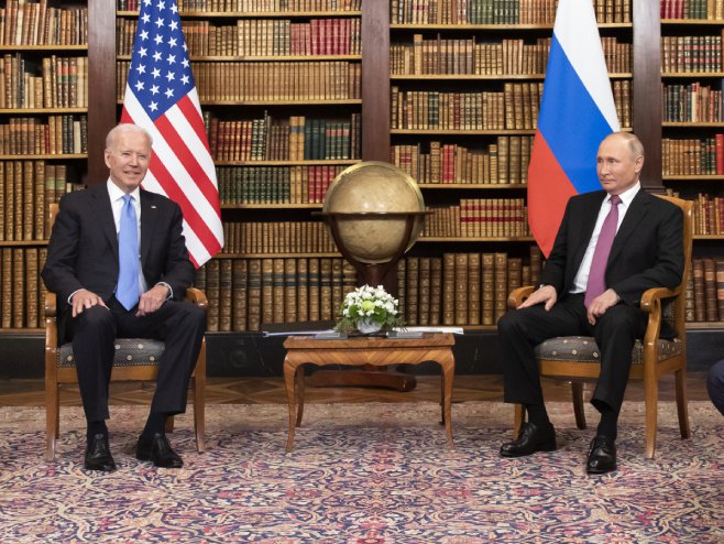 DŽo Bajden i Vladimir Putin (foto: EPA-EFE / PETER KLAUNZER) - 