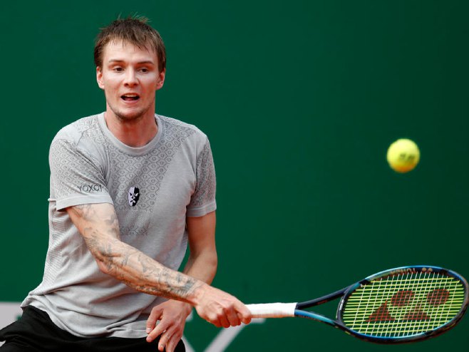 Aleksander Bublik   (Foto:EPA-EFE/SEBASTIEN NOGIER) - 