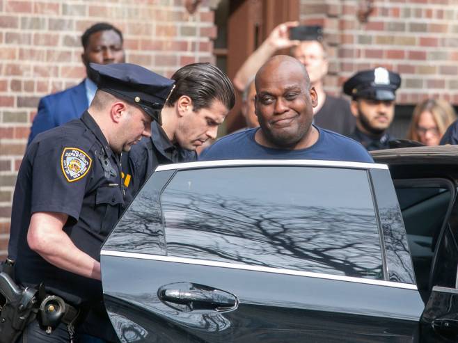 Uhapšen Frenk DŽejms (Foto: EPA-EFE/SARAH YENESEL) - 