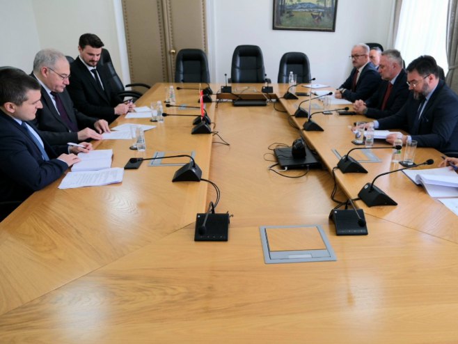 Košarac, Pašalić i predstavnik FBiH sa turskim ambasadorom Sadikom Babur Girginom Košarac, Pašalić i predstavnik FBiH sa turskim ambasadorom Sadikom Babur Girginom - Foto: RTRS