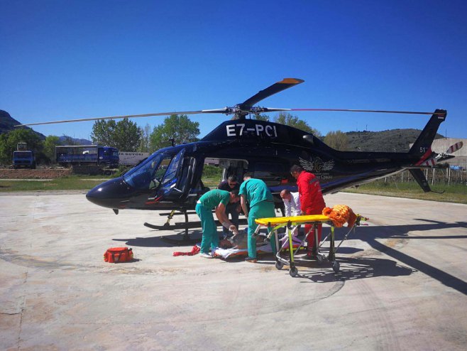 Pacijentkinja iz Banjaluke uspješno medicinski  transportovana helikopterom u Beograd