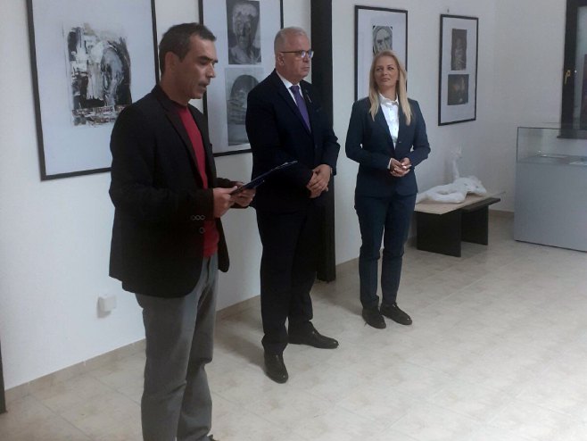 Trivić otvorila izložbu učeničkih radova o stradanju u ustaškom logoru Јasenovac - Foto: SRNA