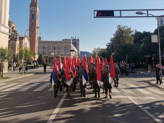 Svečani defile ratnih zastava VRS - Foto: RTRS