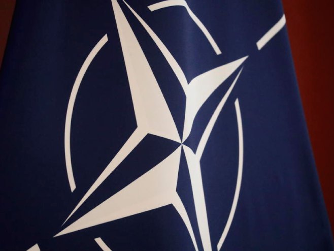 NATO zastava (FOTO: EPA/TOMS KALNINS/ilustracija) - 