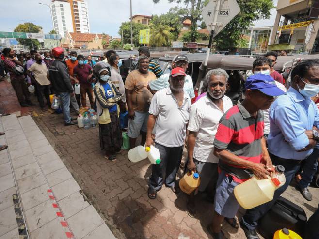 Premijer Šri Lanke: Imamo goriva samo još za danas (FOTO)