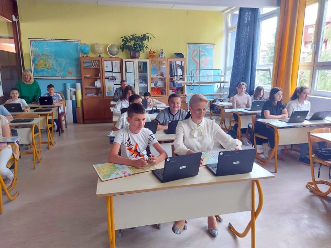 Sve više elektronskih kabineta u školama Srpske (VIDEO)