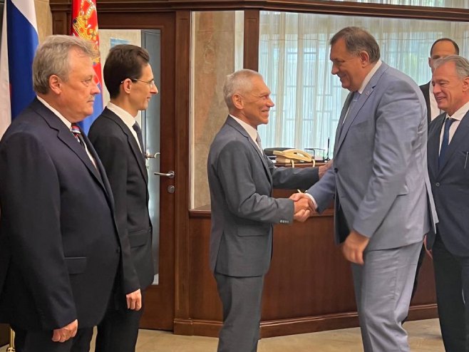 Milorad Dodik prisustvovao prijemu u Ambasadi Ruske federacije (Foto: twitter.com/SNSDDodik) - 