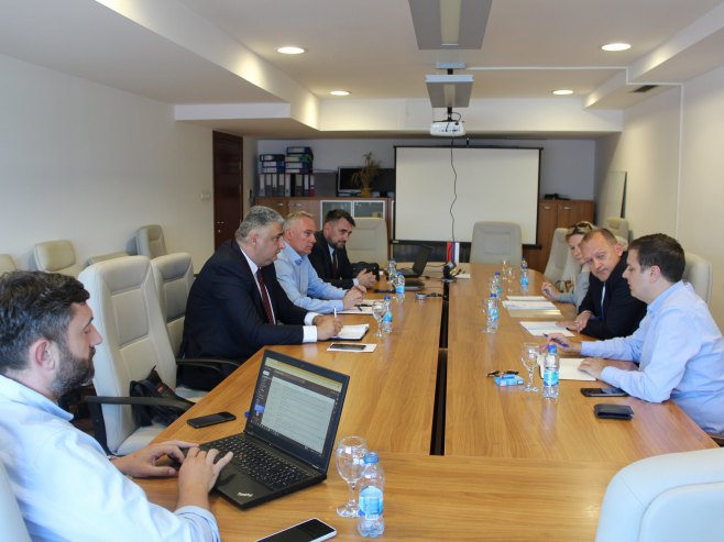 Pašalić sa predstavnicima EIB-a - Foto: RTRS