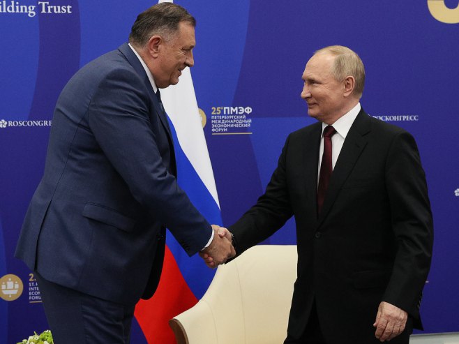 Milorad Dodik i Vladimir Putin (Foto: forumspb2022.tassphoto.com) - 