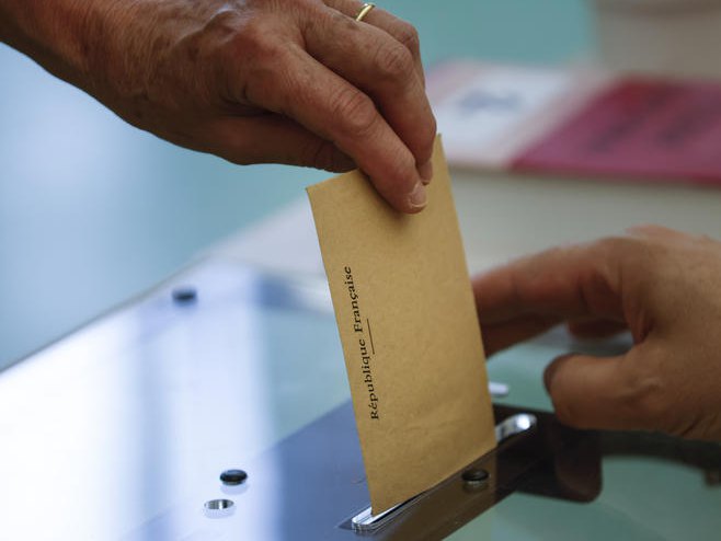 Izbori u Francuskoj (Foto: EPA/YOAN VALAT) - 