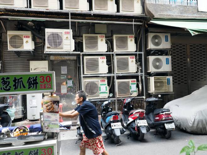 Velika potrošnja struje u Kini zbog visokih temperatura (Foto: EPA/DAVID CHANG) - 