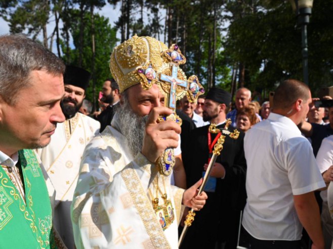 Patrijarh Porfirije predvodi liturgiju u prisustvu velikog broja vjernika (FOTO)