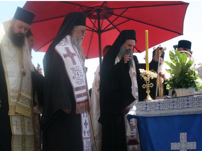 Sveta Vidovdanska liturgija u porti manastira Gračanica - Foto: SRNA