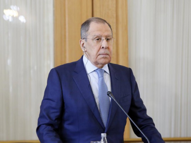 Lavrov: London pokušava da pronađe izgovor za ulazak u Crno more