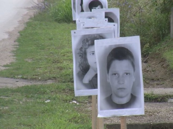 Bratunac - Fotografije ubijenih Srba - Foto: RTRS
