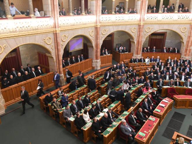 Mađarski parlament (Foto arhiva: EPA-EFE/TIBOR ILLYES) - 