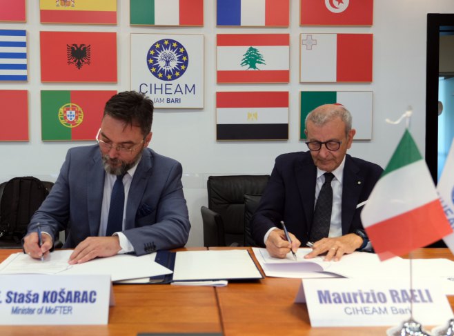 Bari - Košarac - potpisivanje sporazuma - Foto: SRNA