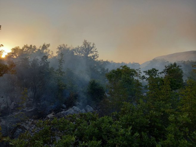 Požar - selo Duži (foto: VatrogasciTrebinje) - Foto: Facebook