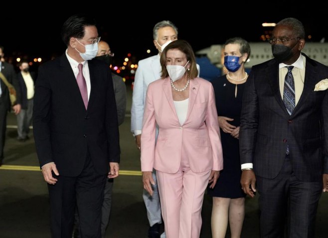 Nensi Pelosi stiglan Na Tajvan (Foto:  EPA-EFE/Taiwan Ministry of Foreign Affairs HANDOUT HANDOUT EDITORIAL USE ONLY/NO SALES) - 