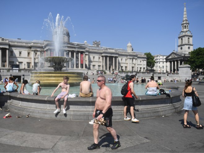 Vrućine u Londonu (Foto:  EPA-EFE/NEIL HALL) - 