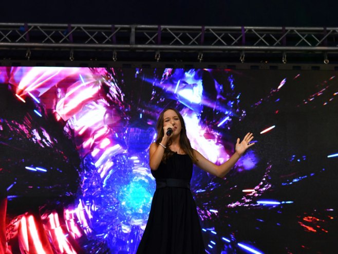 Milica Dumanovski na Međunarodnom art festivalu "Ezerski biseri" u Strugi. - Foto: SRNA