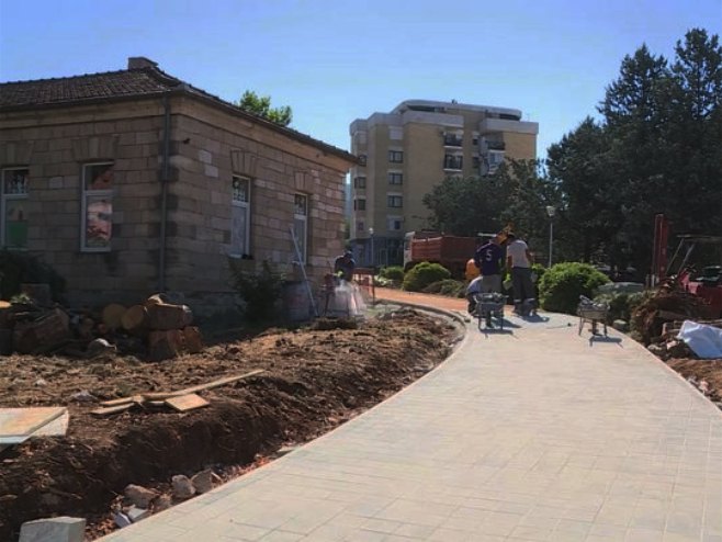 Rekonstrukcija trotoara u centru Bileće - Foto: RTRS