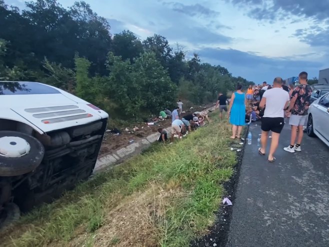Autobus sa djecom iz Srbije prevrnuo se u Bugarskoj, 12 povrijeđenih (FOTO/VIDEO)