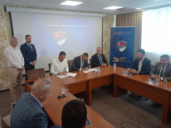 Republika Srpska u narednom periodu dobiće devet fudbalskih terena sa vještačkom travom