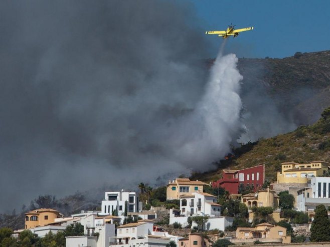 Požar u Španiji (Foto: EPA-EFE/Natxo Frances) - 